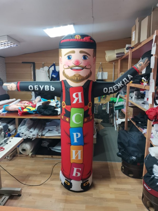 Надувная фигура указатель.