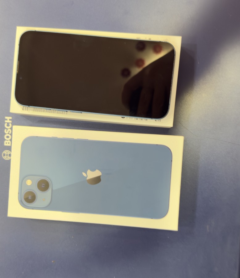 Продам IPhone13