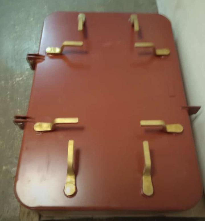 Люк судовой задраивание ручками плоское полотно