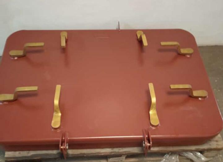 Люк судовой задраивание ручками плоское полотно