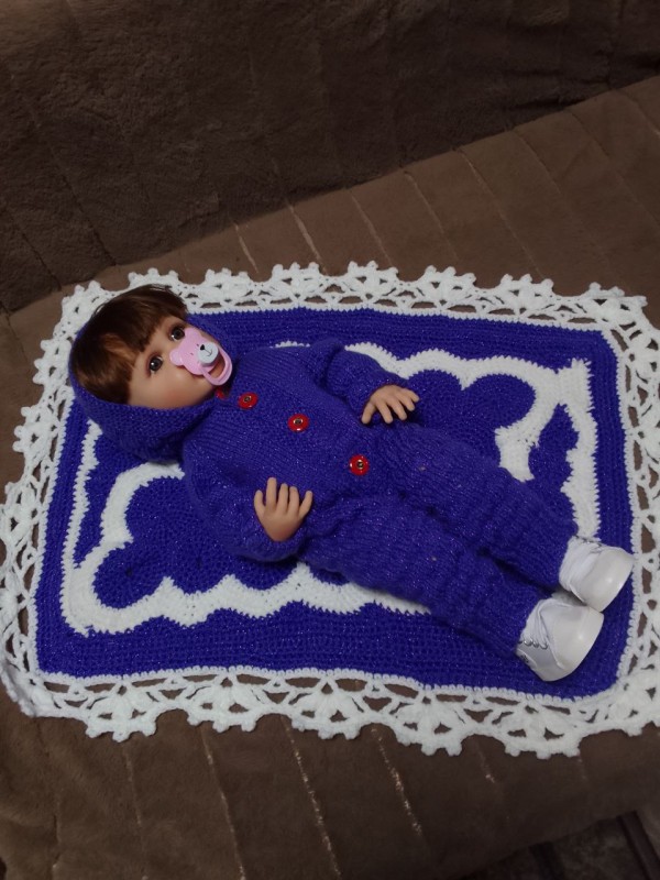 Вязаный спицами комплект для мальчика. Возраст от 0 до 3-х месяцев. Новый.