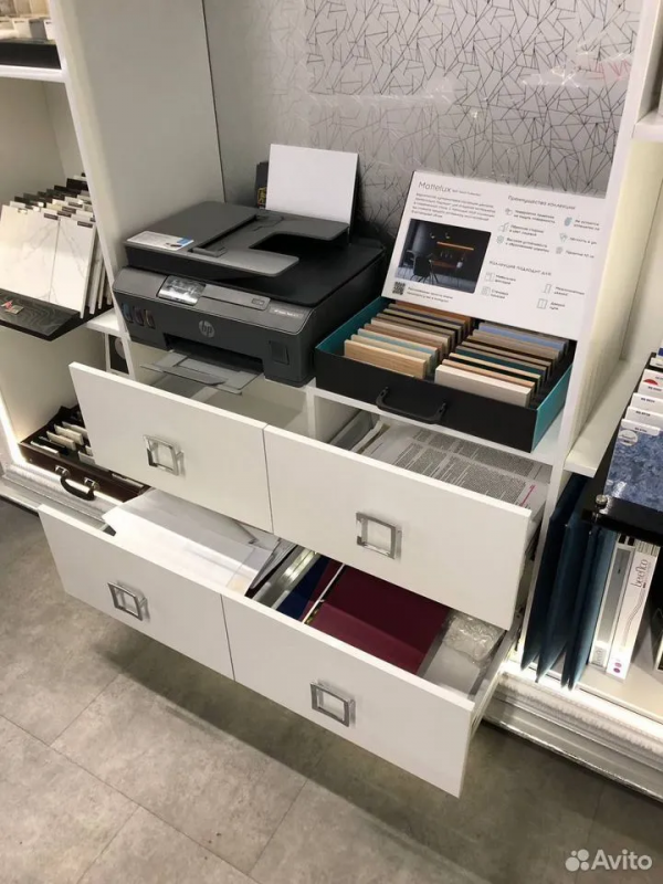 Белый стеллаж с полками и ящиками, Egger, отличное