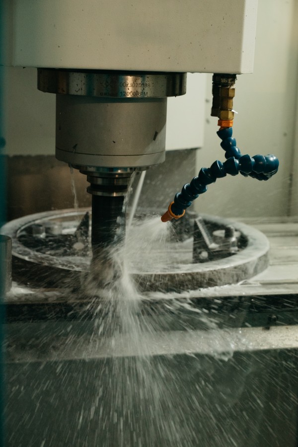 Электроэрозионная резка ( обработка заготовки толщиной до 300 мм, рабочая поверхность 450-500 мм с точностью до 0,08мм