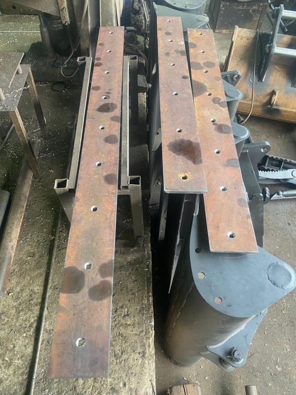 Режущая кромка ковша / Нож ковша