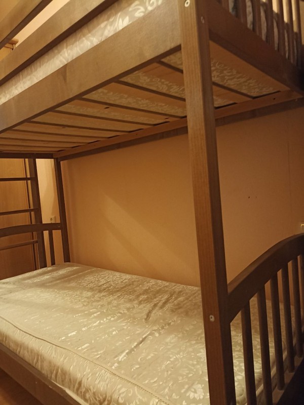 Двухъярусная кровать из массива дерева