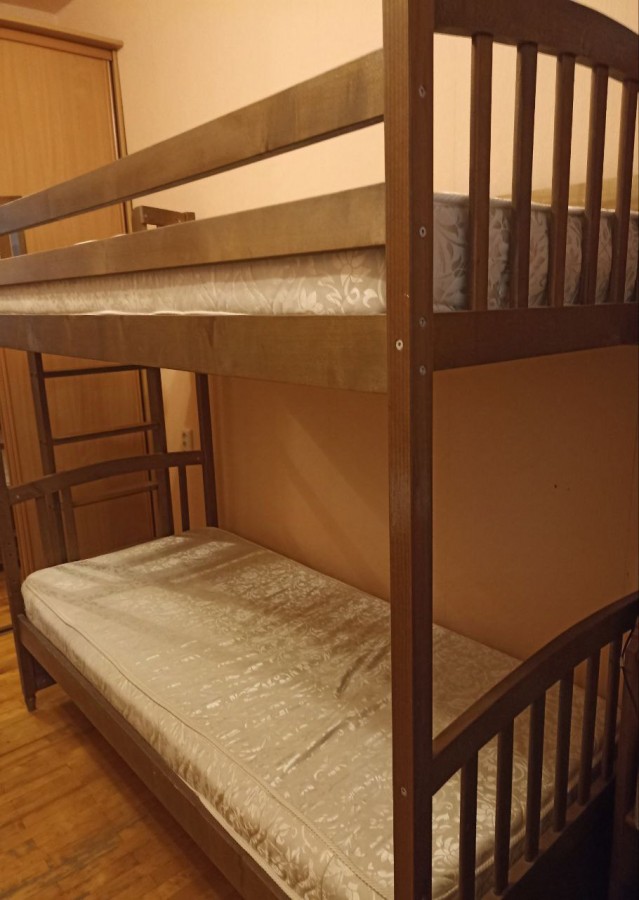 Двухъярусная кровать из массива дерева