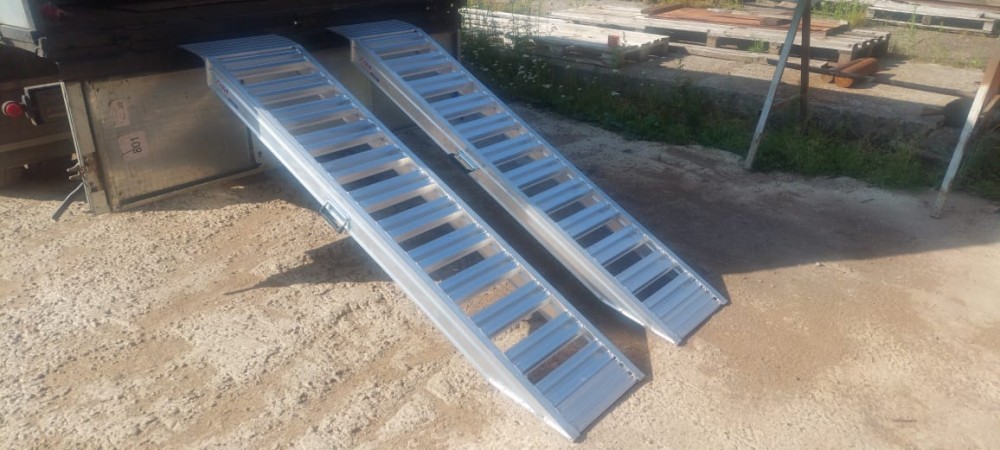 Алюминиевые сходни для заезда техники