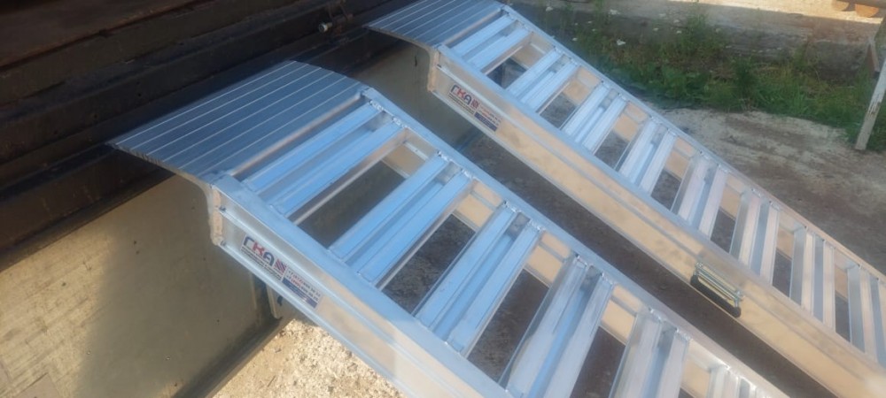 Алюминиевые сходни для заезда техники