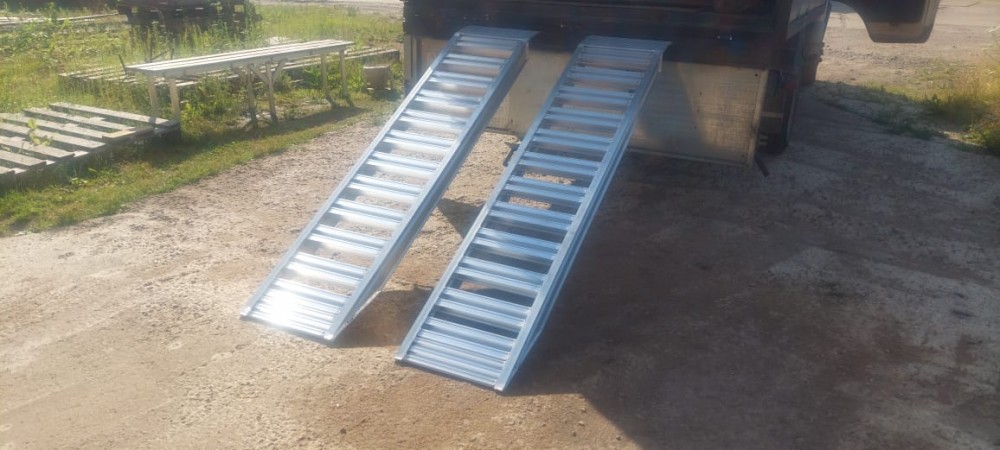 Алюминиевые сходни для заезда техники