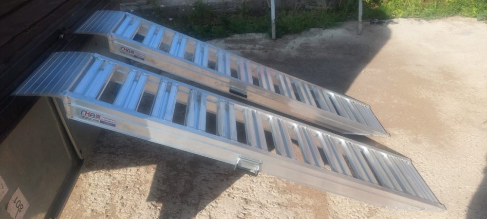 Алюминиевые сходни для заезда техники