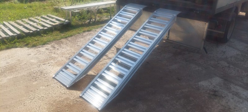 Алюминиевые сходни для заезда техники