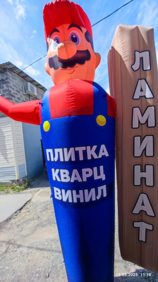Строитель надувная фигура зазывала