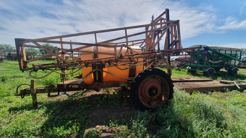 Опрыскивателя ОПУ 1/18-2000 штанговый полевой б/у в Ростовской области