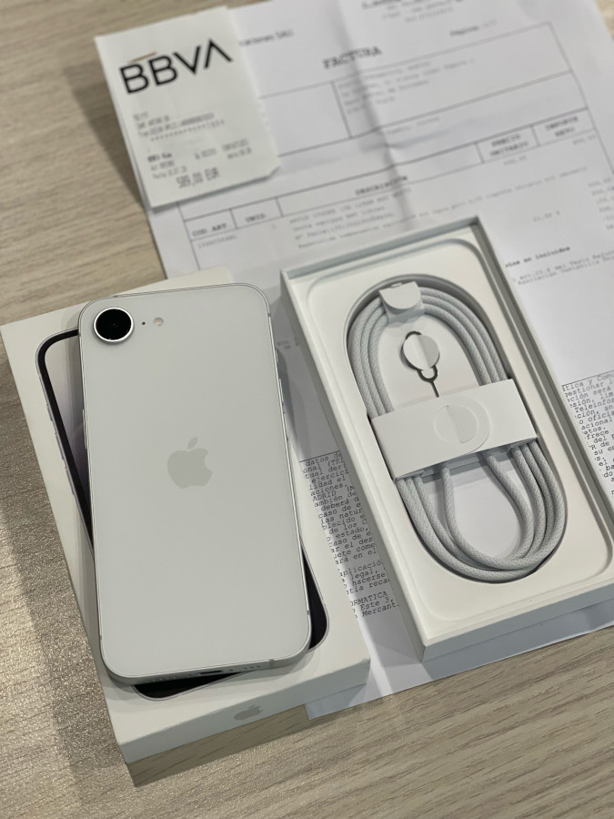 iPhone 16e 128 Гб